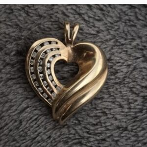14K Gold W/diamonds Heart Pendant For Necklace.